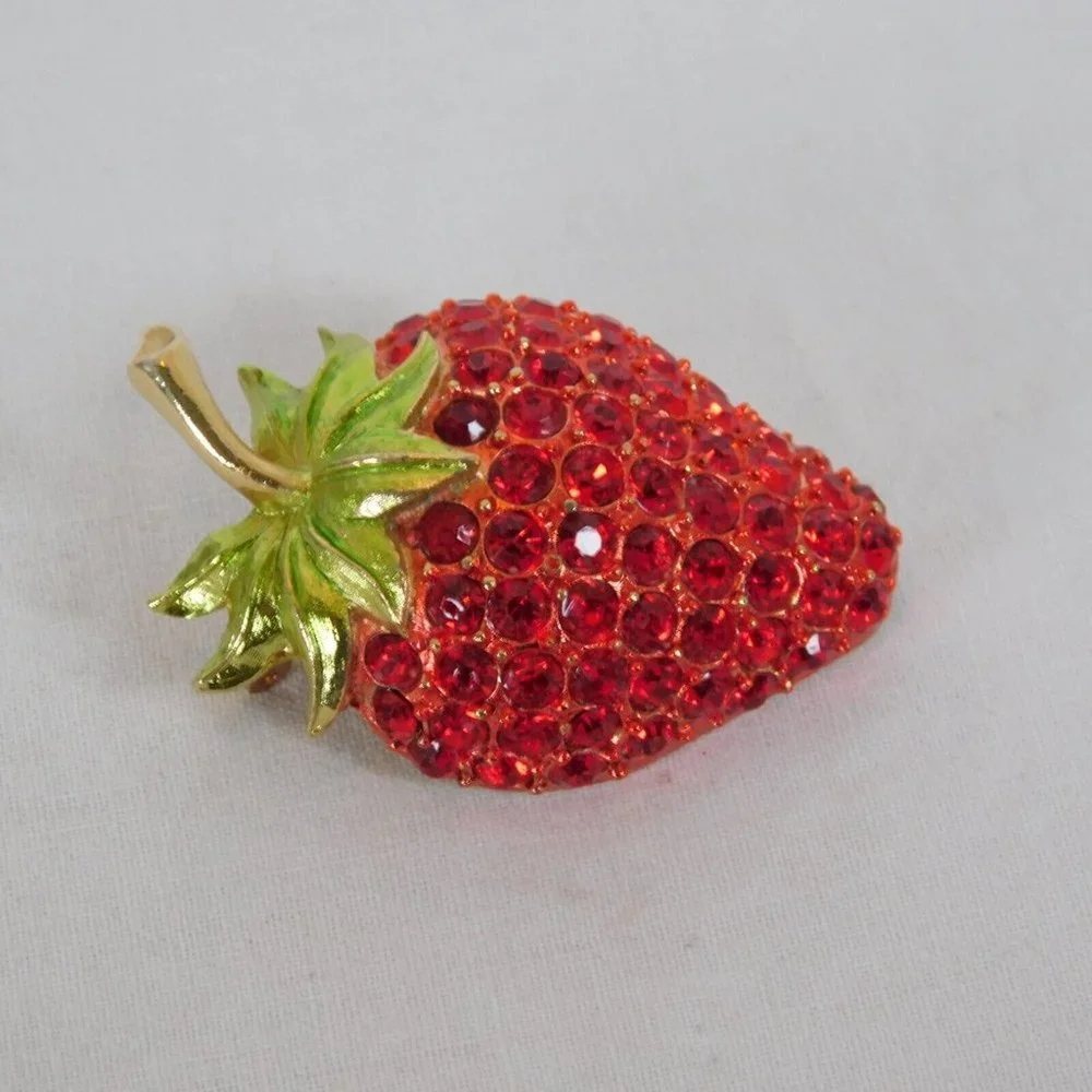 Vintage Red Rhinestone Strawberry Fruit Gold Tone Brooch Pin Domed Leaves Stem - Picture 4 of 6